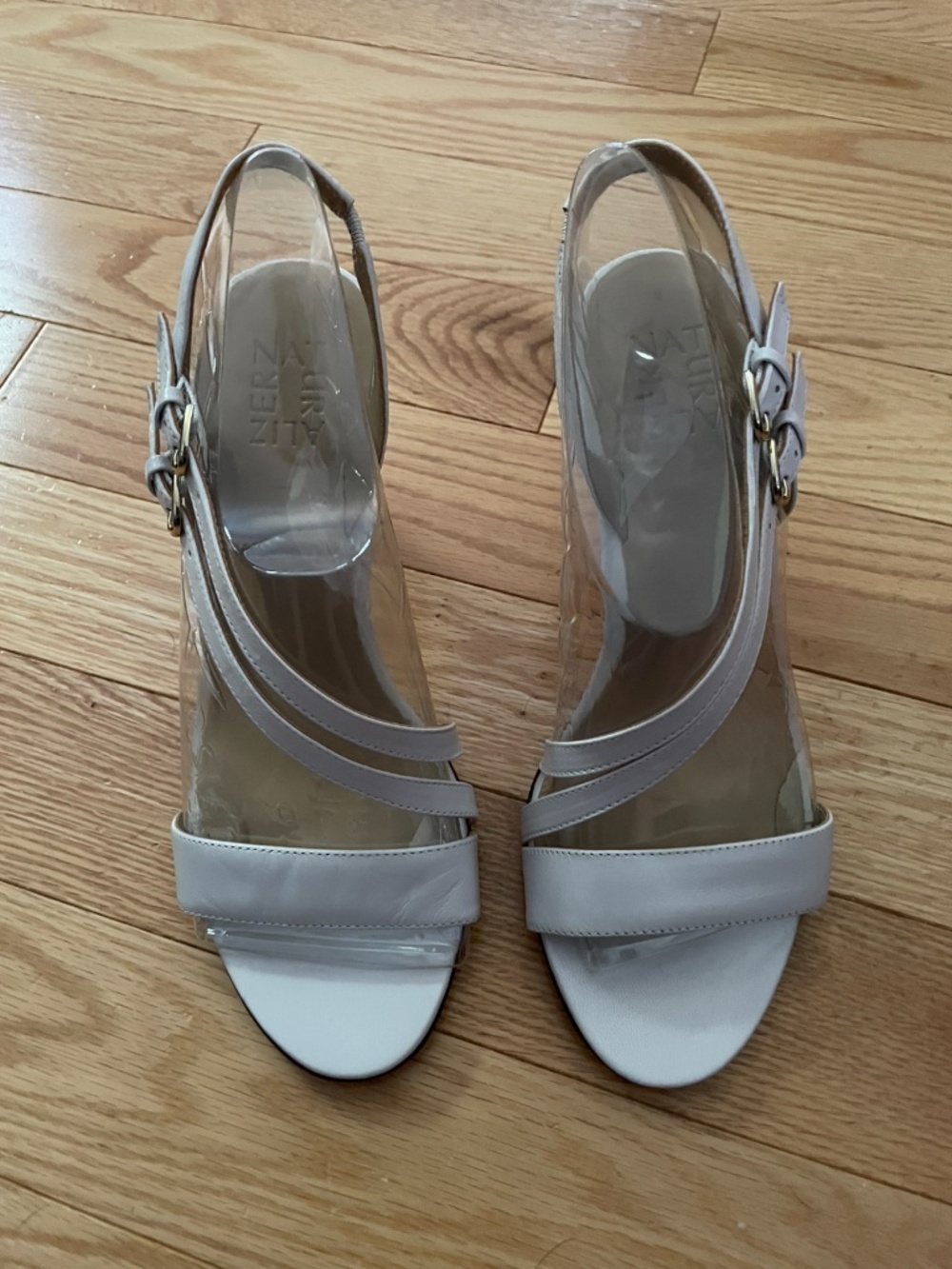 Naturalizer sandal heels, Size 9, cream -Bone color